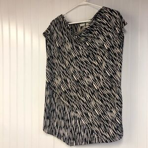 Chico’s Black and White Women's Top Size 2 Large Stretch Cap Sleeve